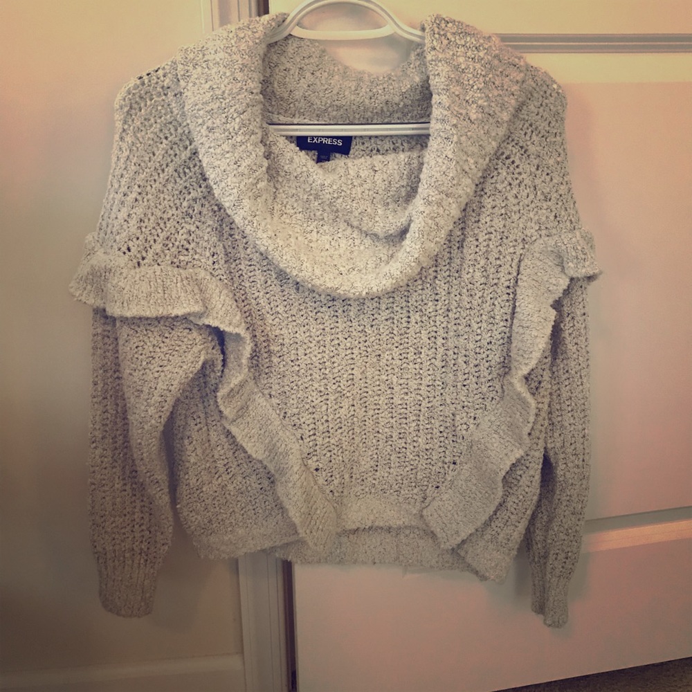 Gray cropped ruffled sweater